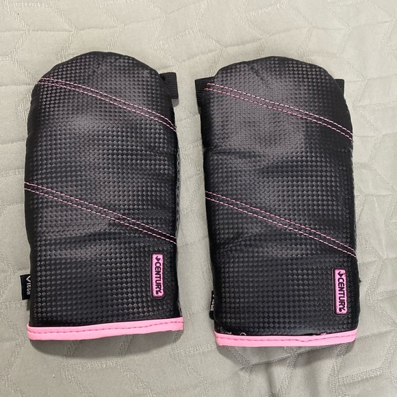 Century Flomotion  gloves - Picture 1 of 3